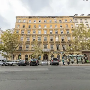  Apartment Atlanta Is In The Heart Of